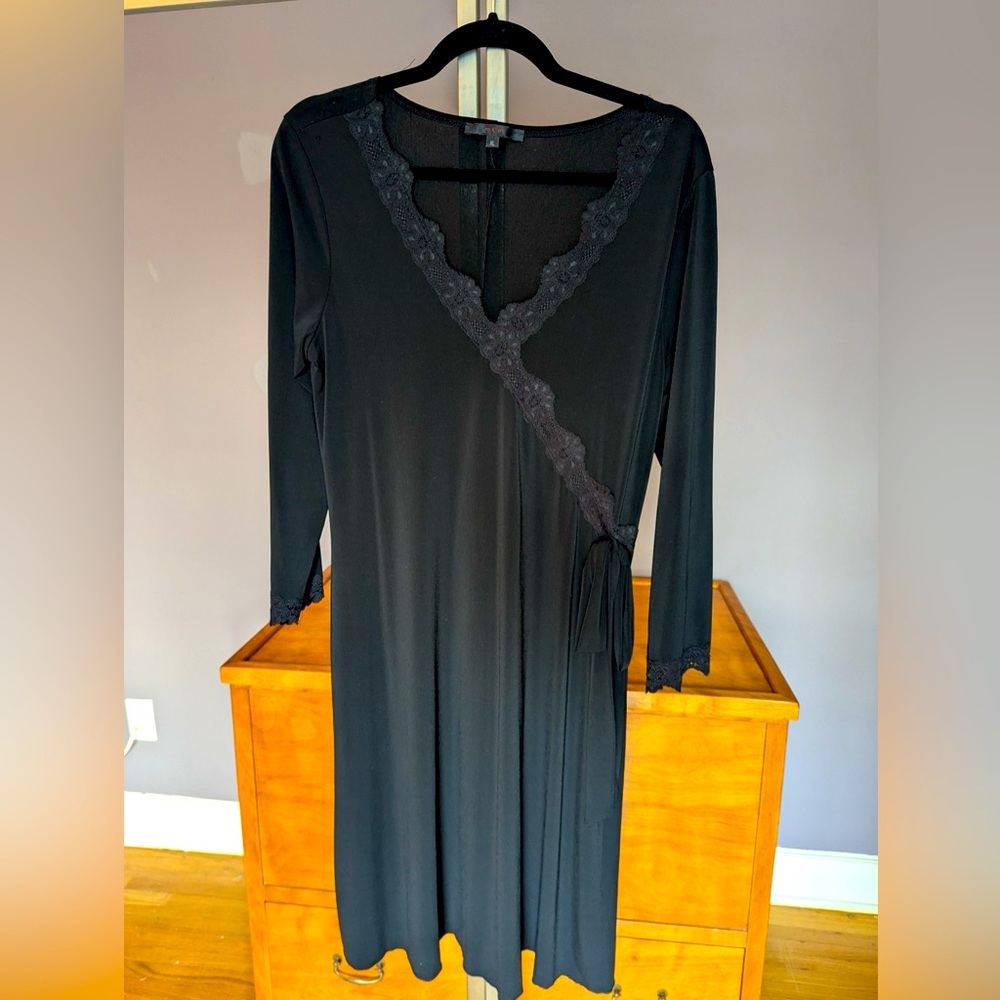 Black long-sleeve stretchy dress (XL)
Early 90’s with neckline lace detail